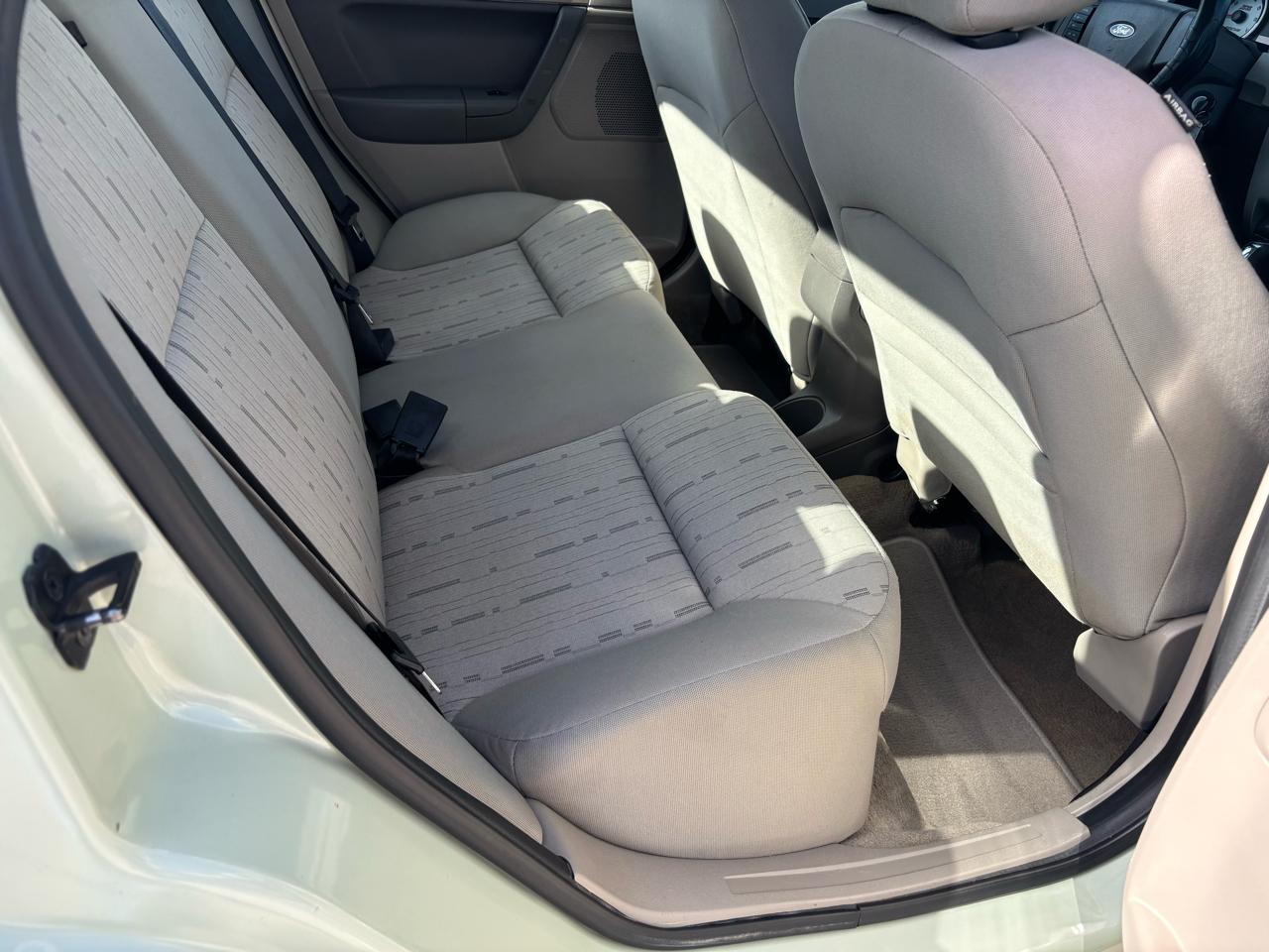 Ford Focus SE Sedan 2010