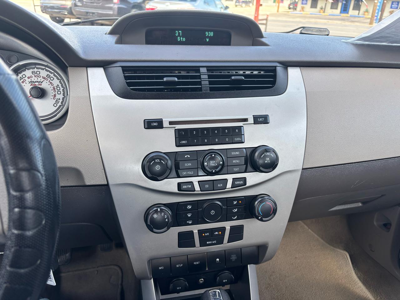 Ford Focus SE Sedan 2010
