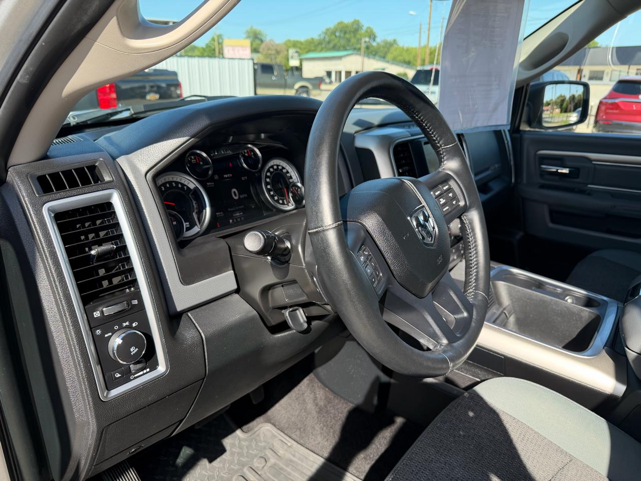 RAM 1500 Lone Star 4x2 Crew Cab 5'7" Box 2017