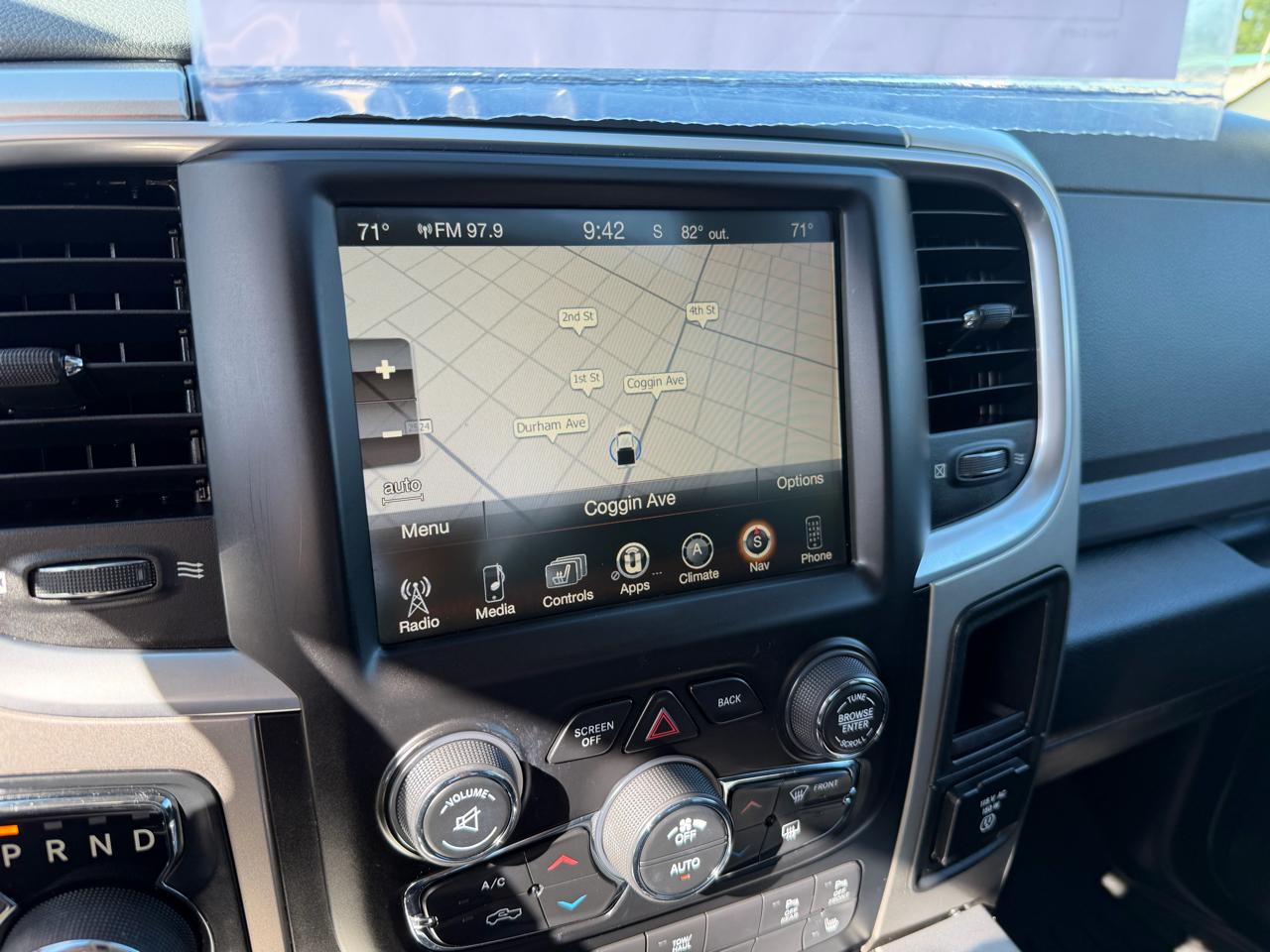 RAM 1500 Lone Star 4x2 Crew Cab 5'7" Box 2017