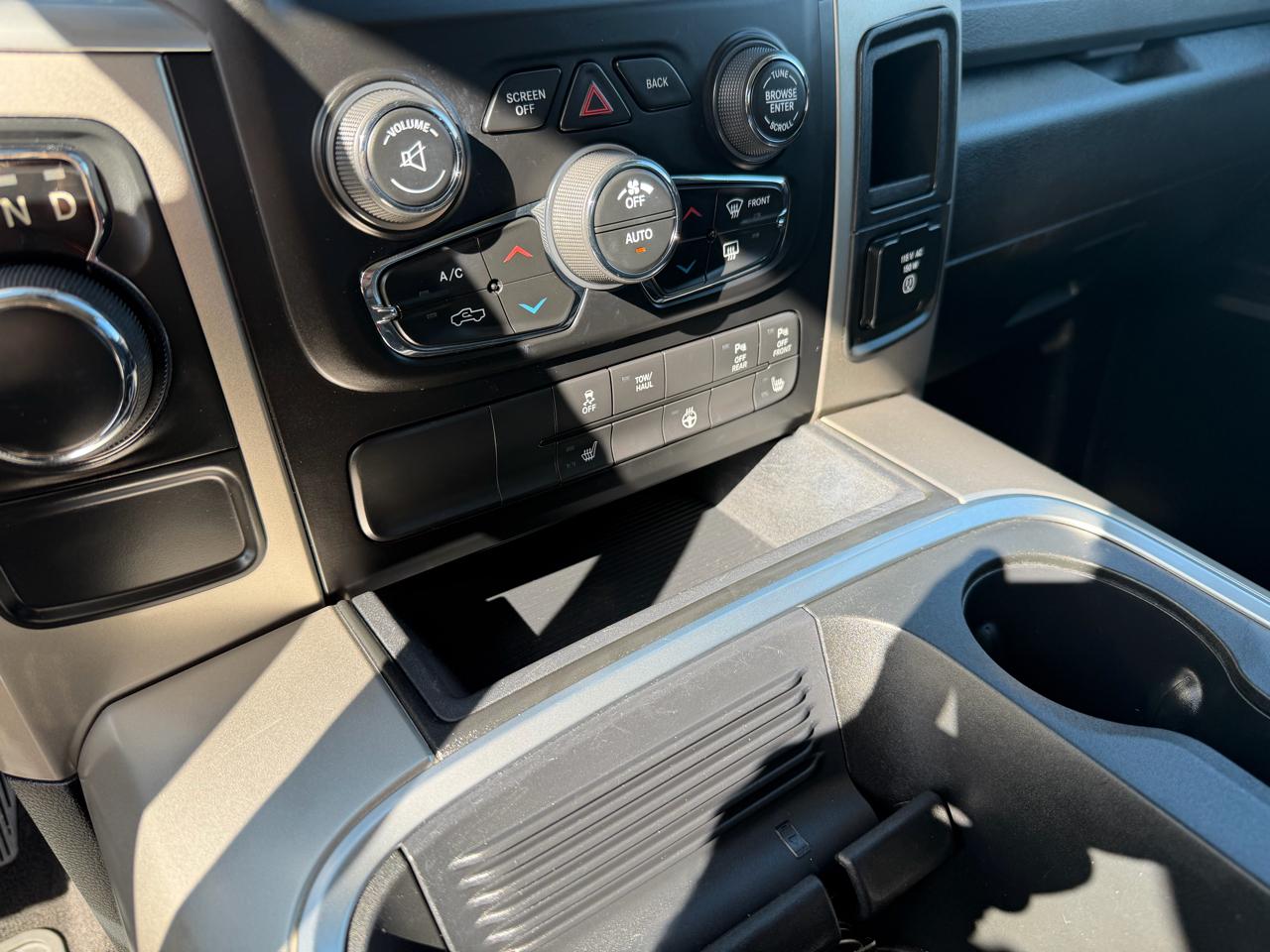 RAM 1500 Lone Star 4x2 Crew Cab 5'7" Box 2017