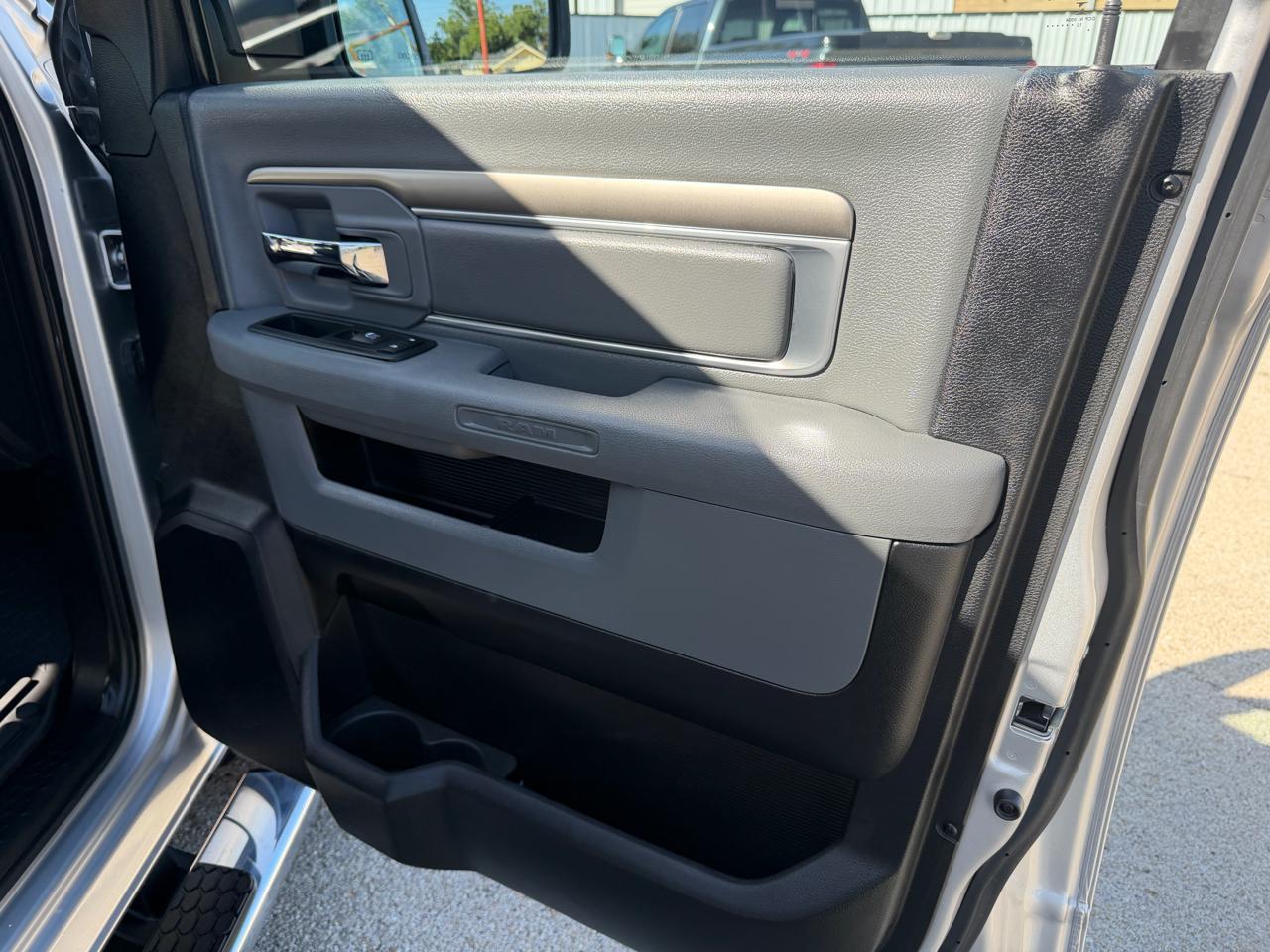 RAM 1500 Lone Star 4x2 Crew Cab 5'7" Box 2017