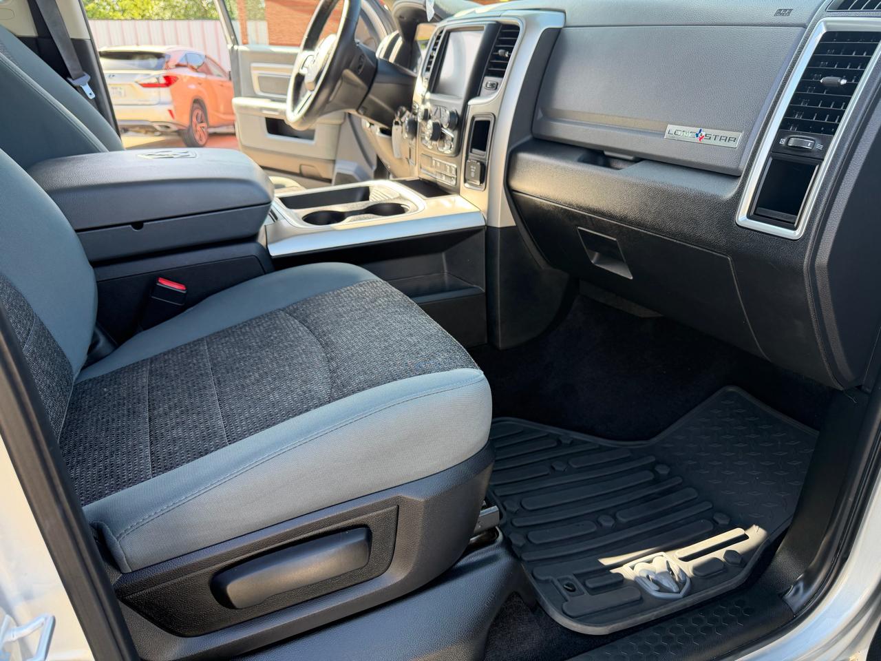 RAM 1500 Lone Star 4x2 Crew Cab 5'7" Box 2017