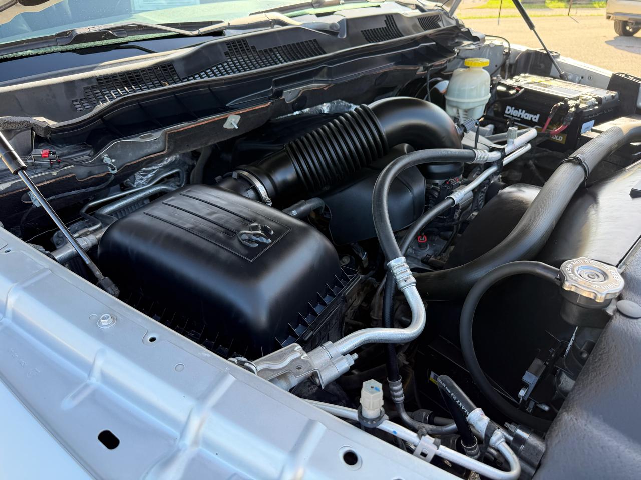 RAM 1500 Lone Star 4x2 Crew Cab 5'7" Box 2017