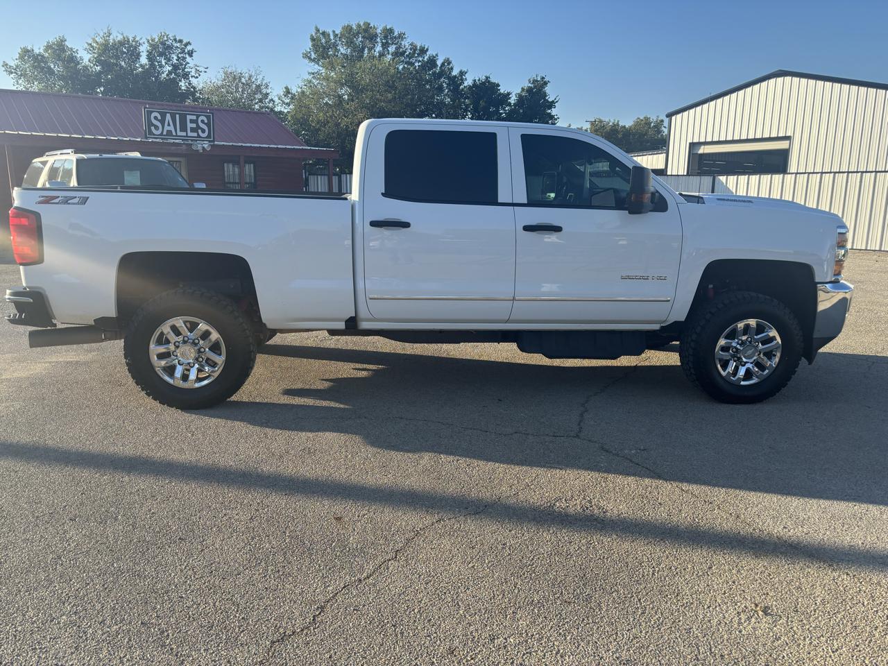 Chevrolet Silverado photo 3