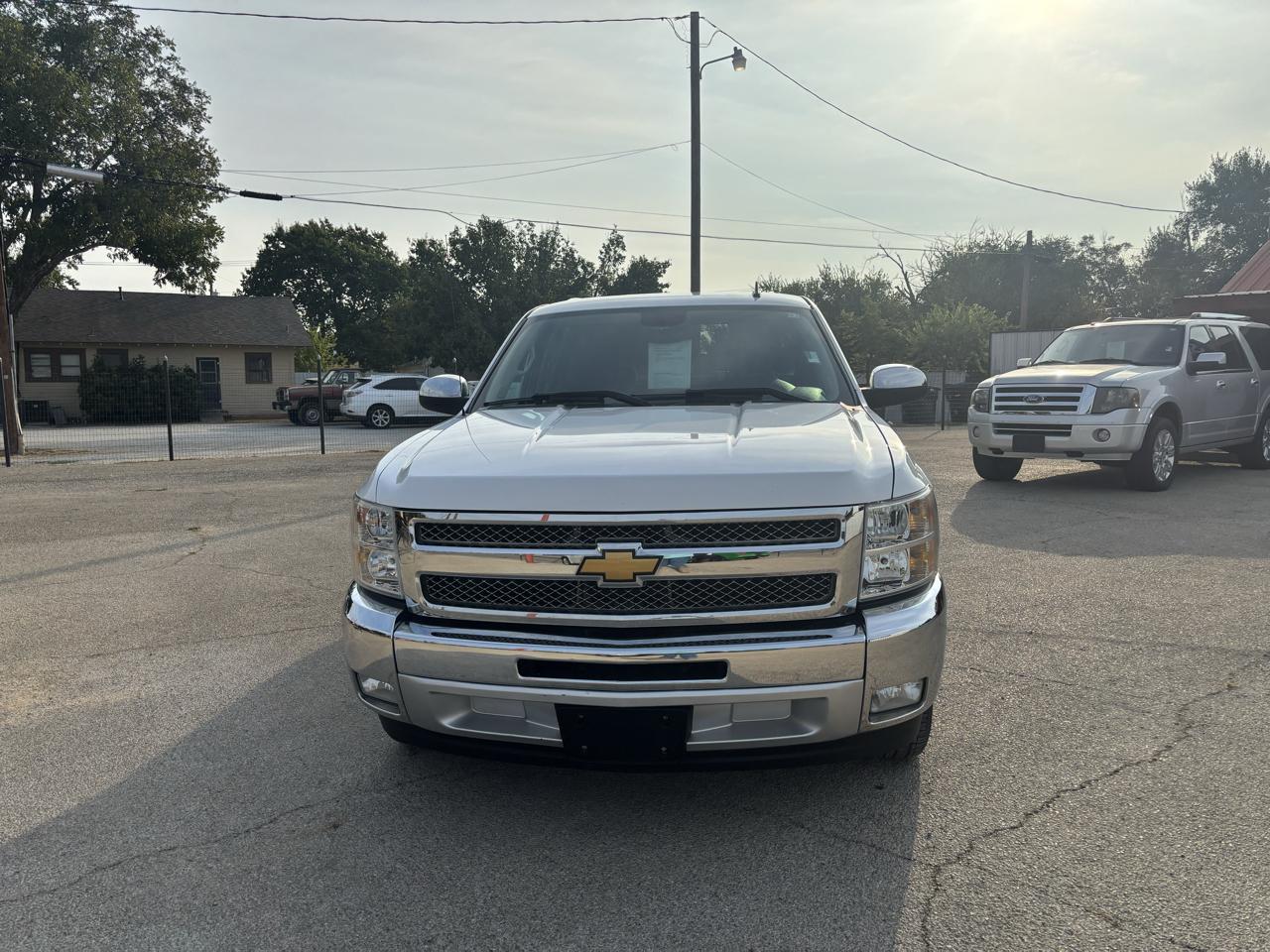 Chevrolet Silverado photo 2