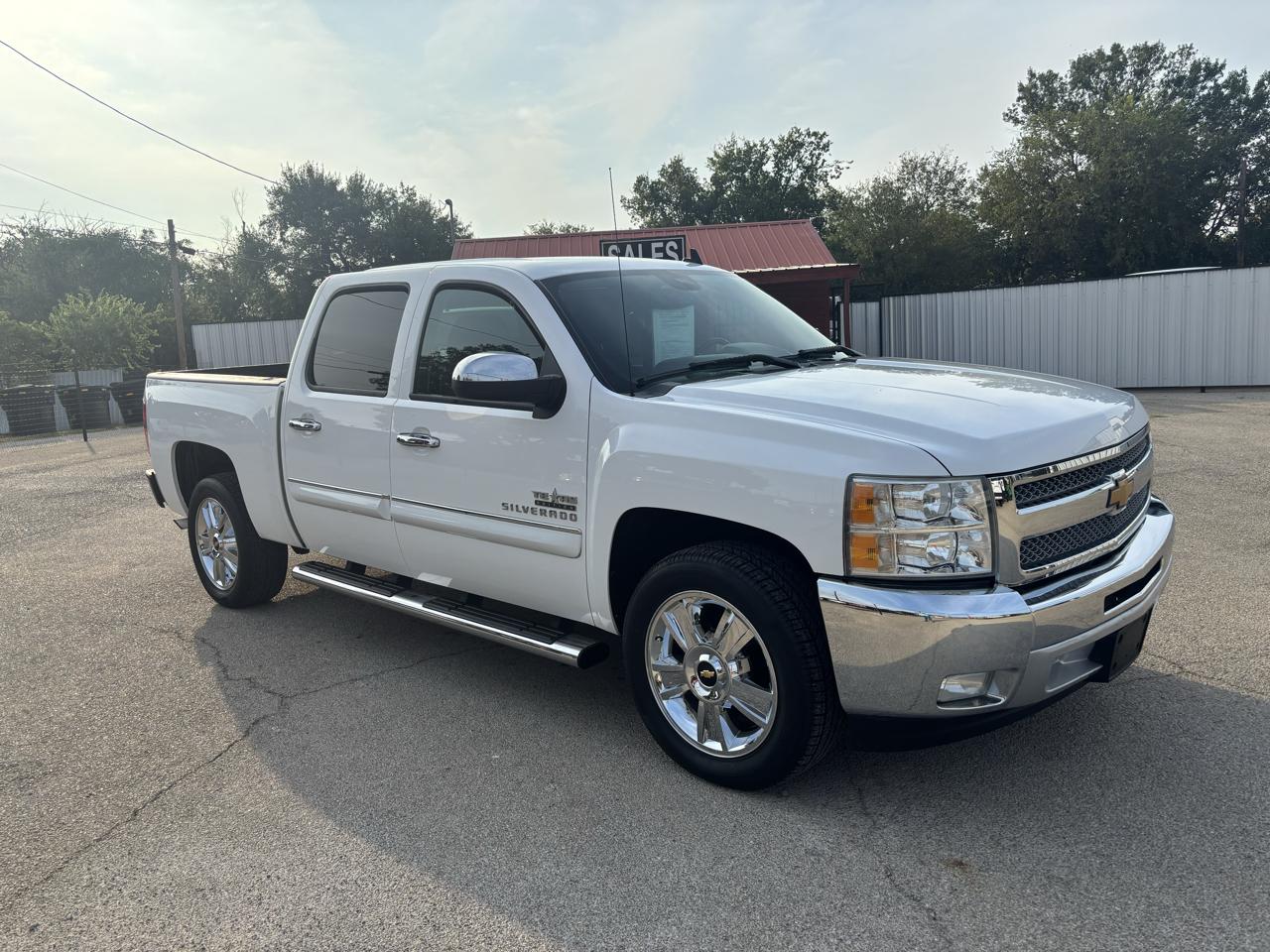 Chevrolet Silverado photo 3