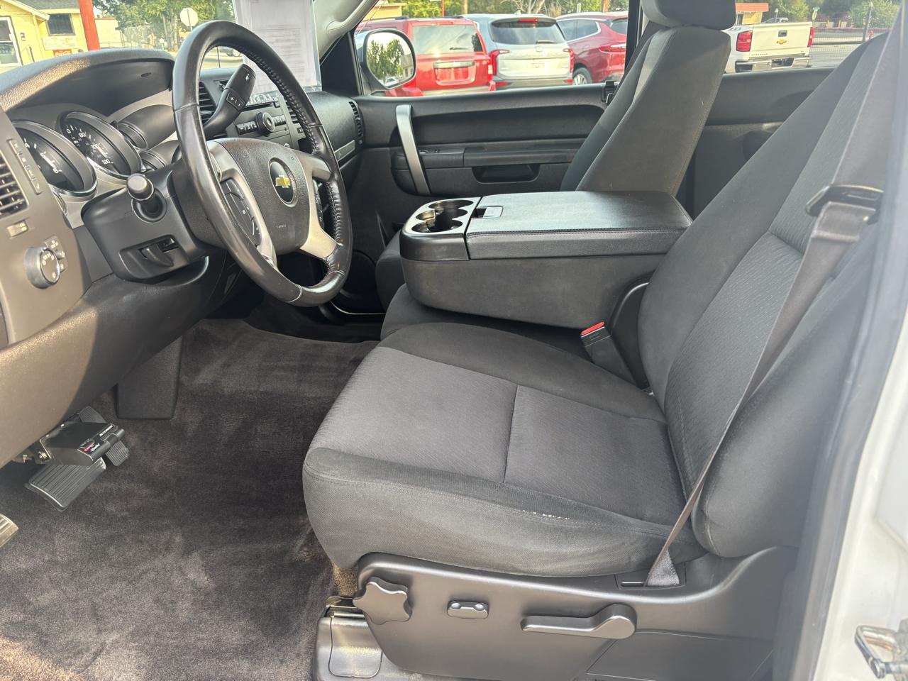 Chevrolet Silverado photo 8