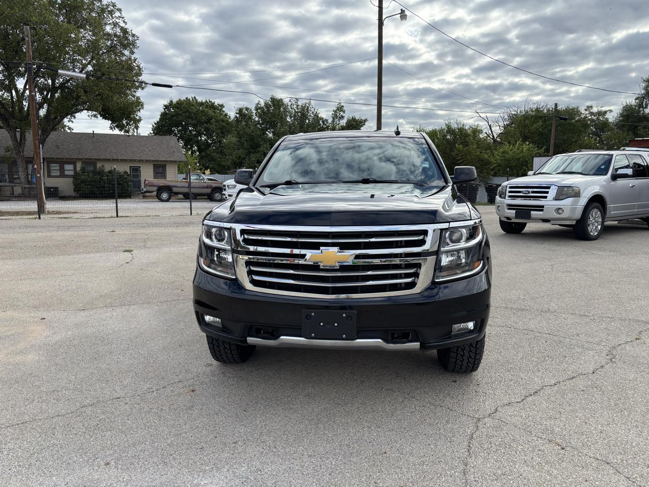 Chevrolet Tahoe photo 2