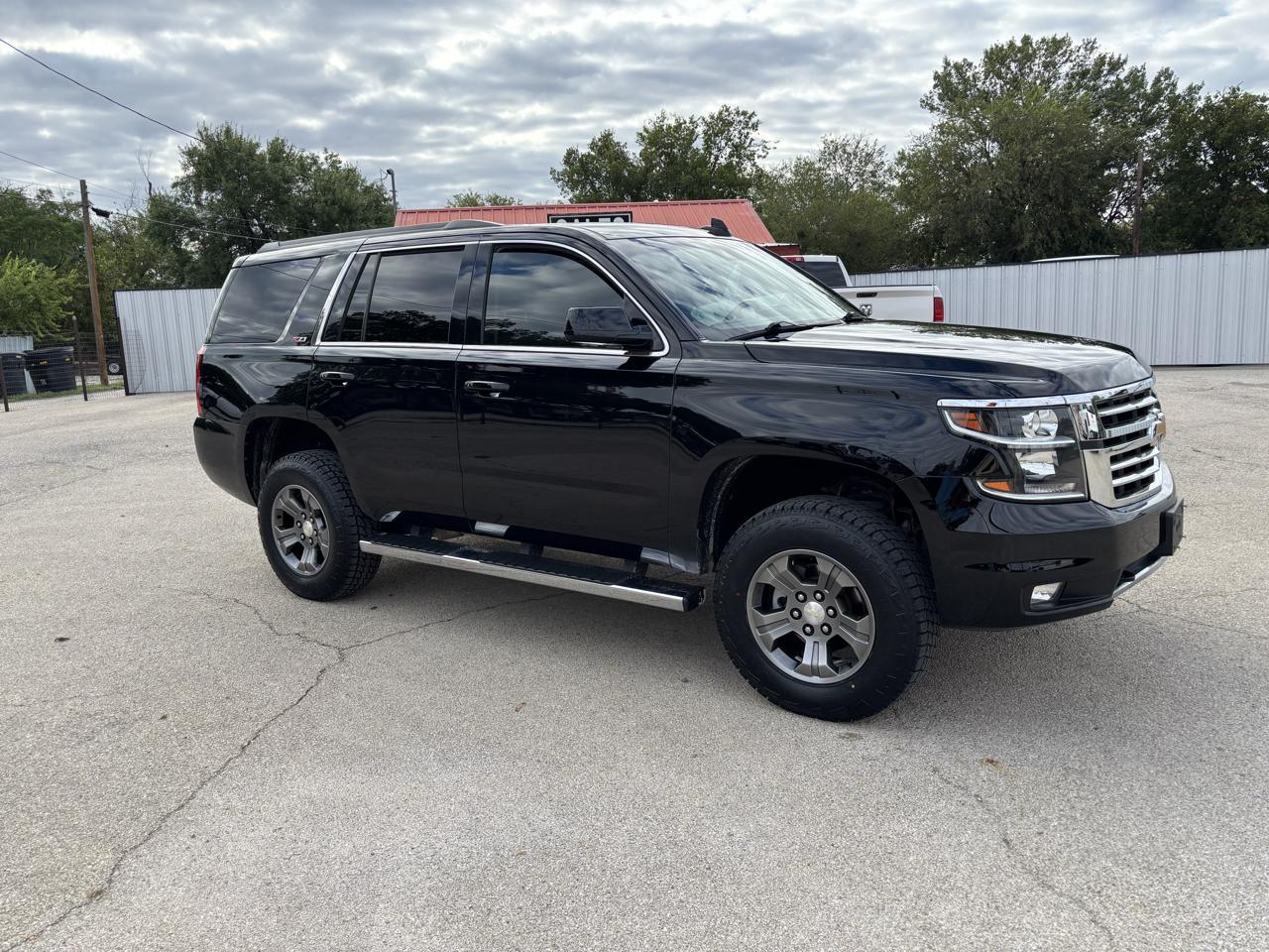 Chevrolet Tahoe photo 3