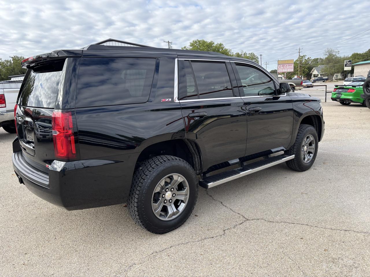 Chevrolet Tahoe photo 4