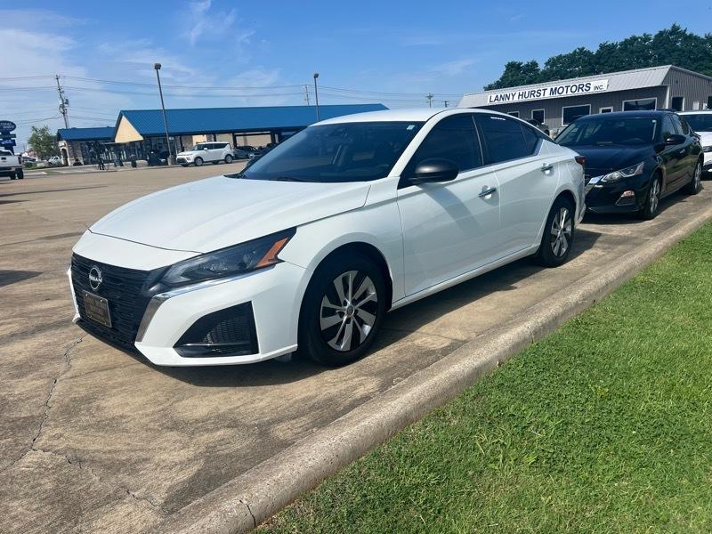 Nissan Altima  2024