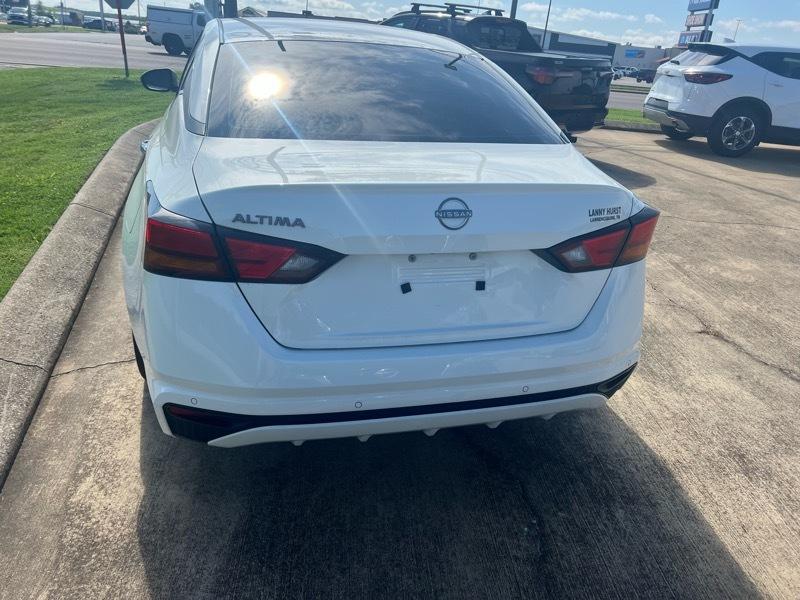 Nissan Altima  2024