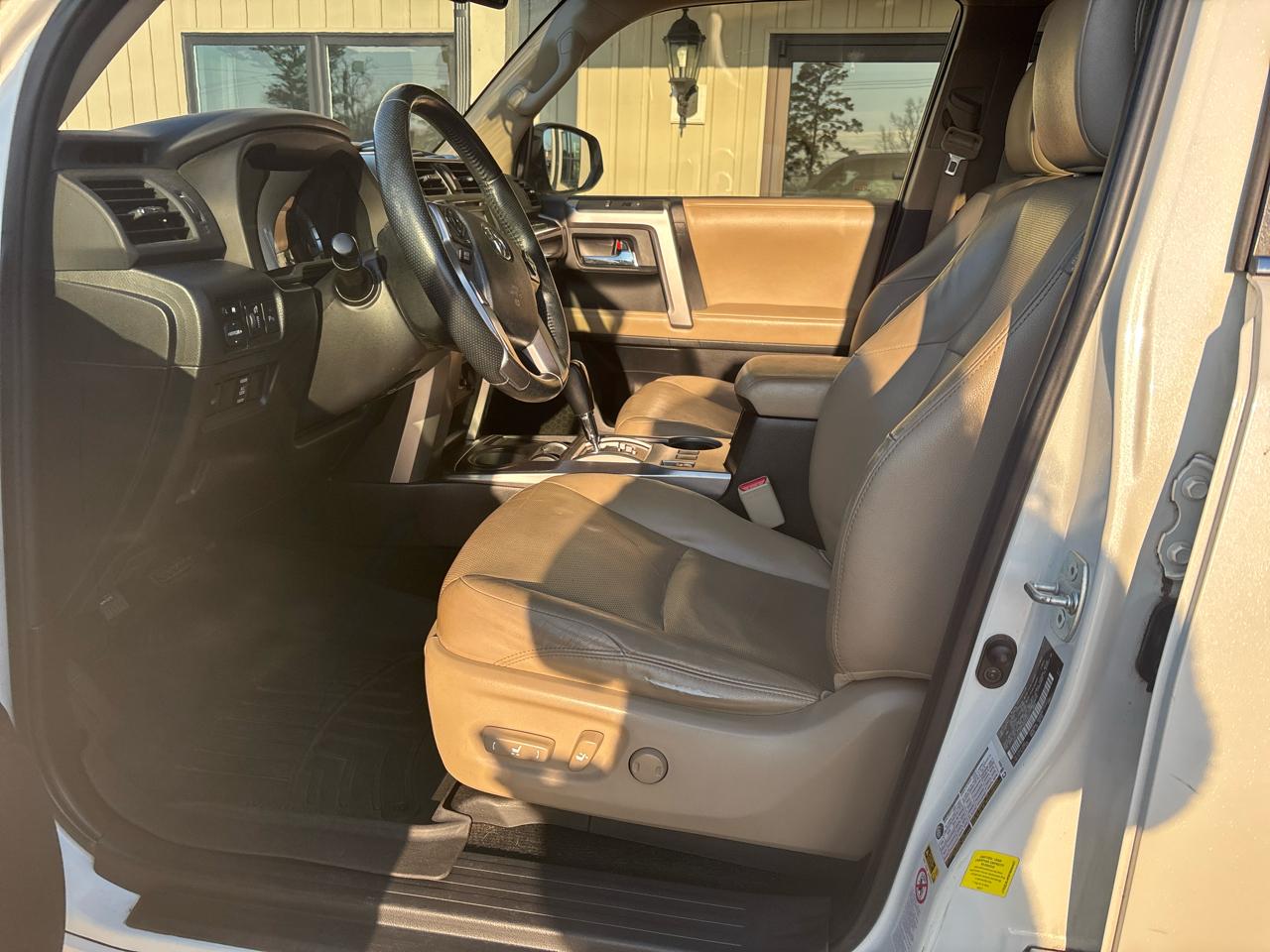 Toyota 4Runner Limited 2WD V6 2015