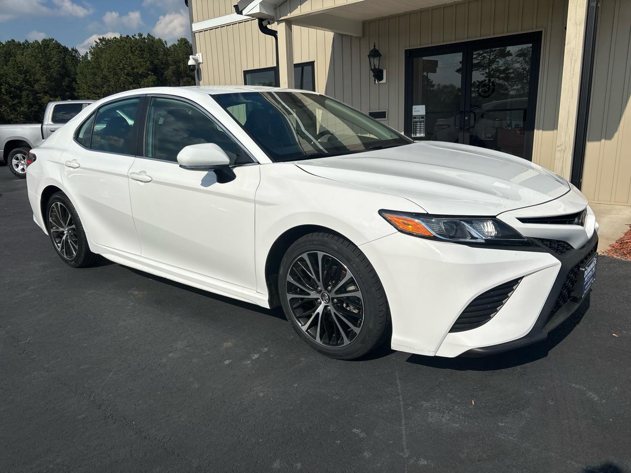 Toyota Camry SE 2020