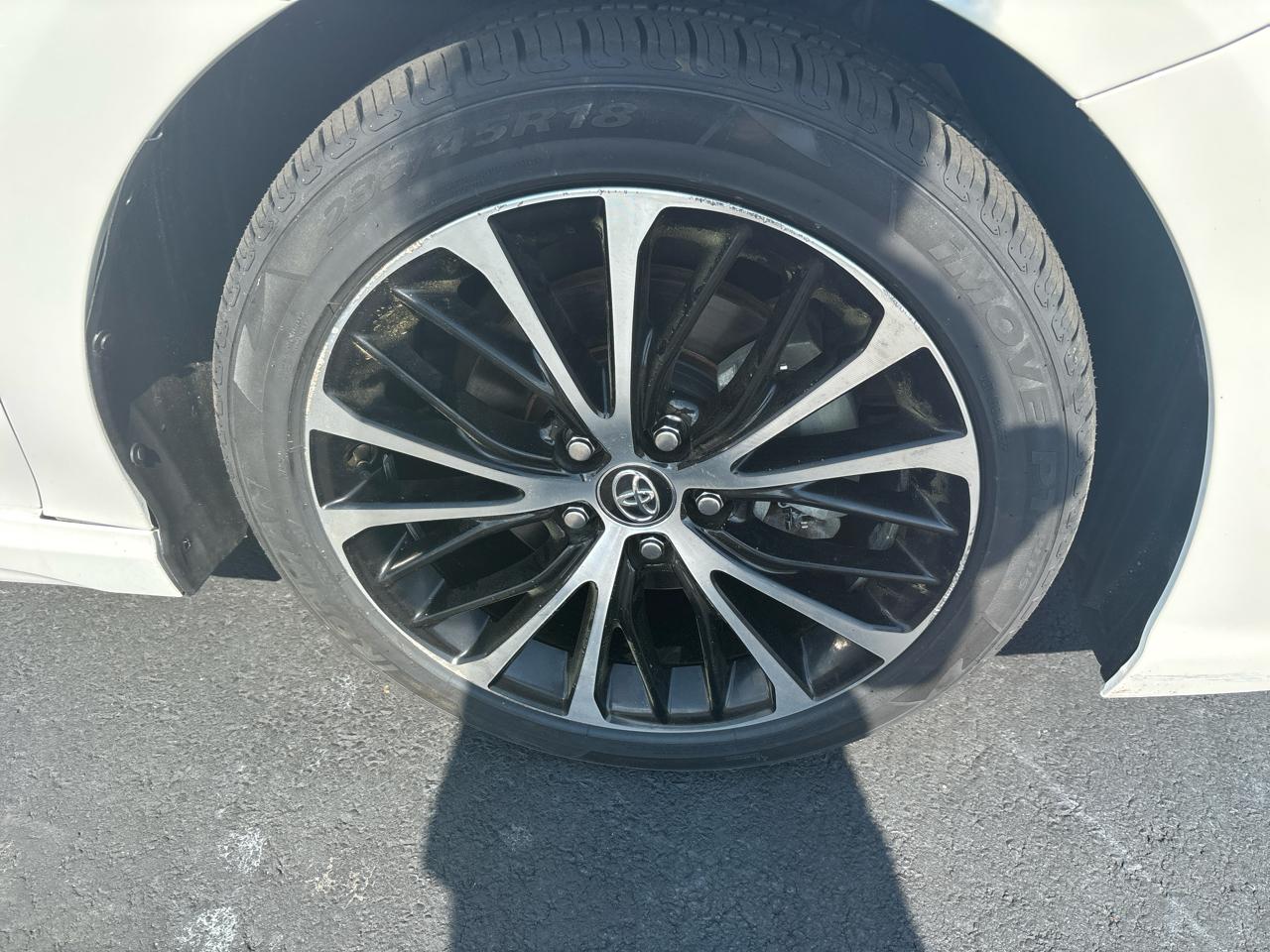 Toyota Camry SE 2020