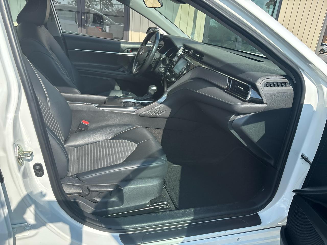 Toyota Camry SE 2020