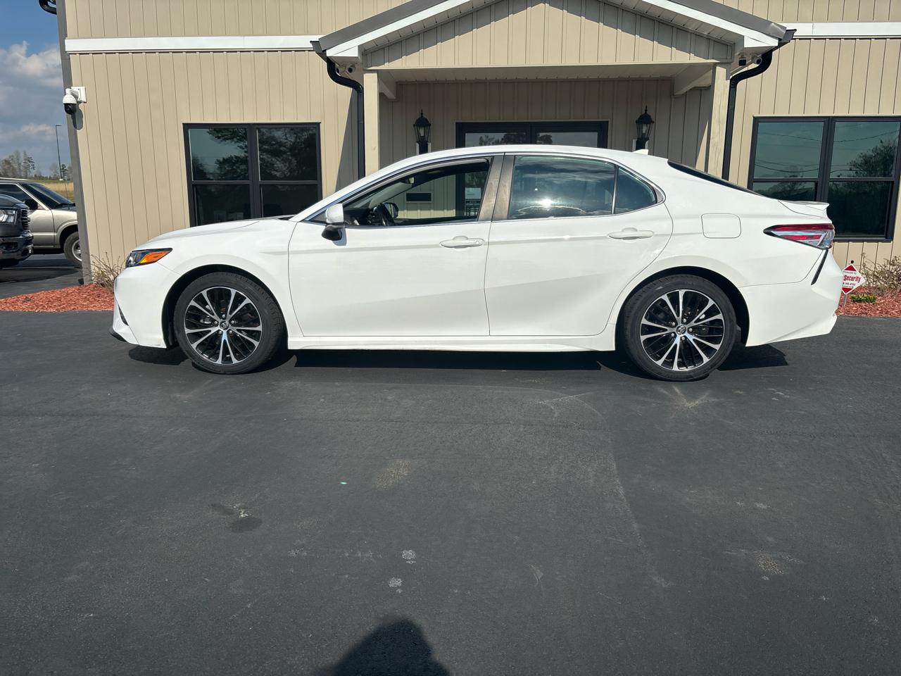 Toyota Camry SE 2020