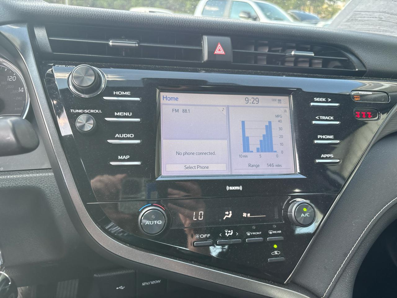 Toyota Camry SE 2020