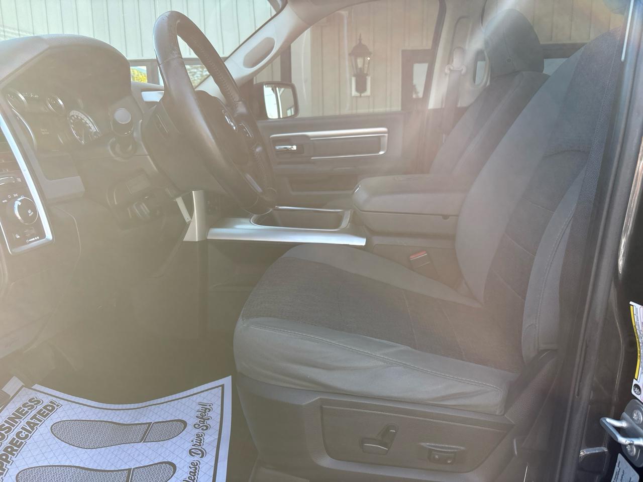 RAM 1500 SLT Crew Cab SWB 4WD 2016