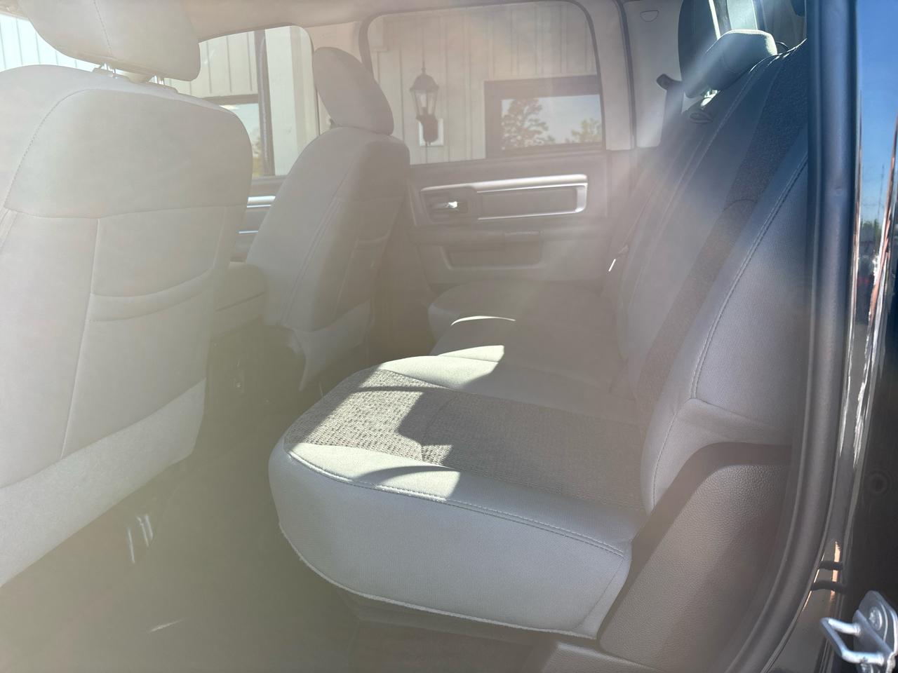 RAM 1500 SLT Crew Cab SWB 4WD 2016