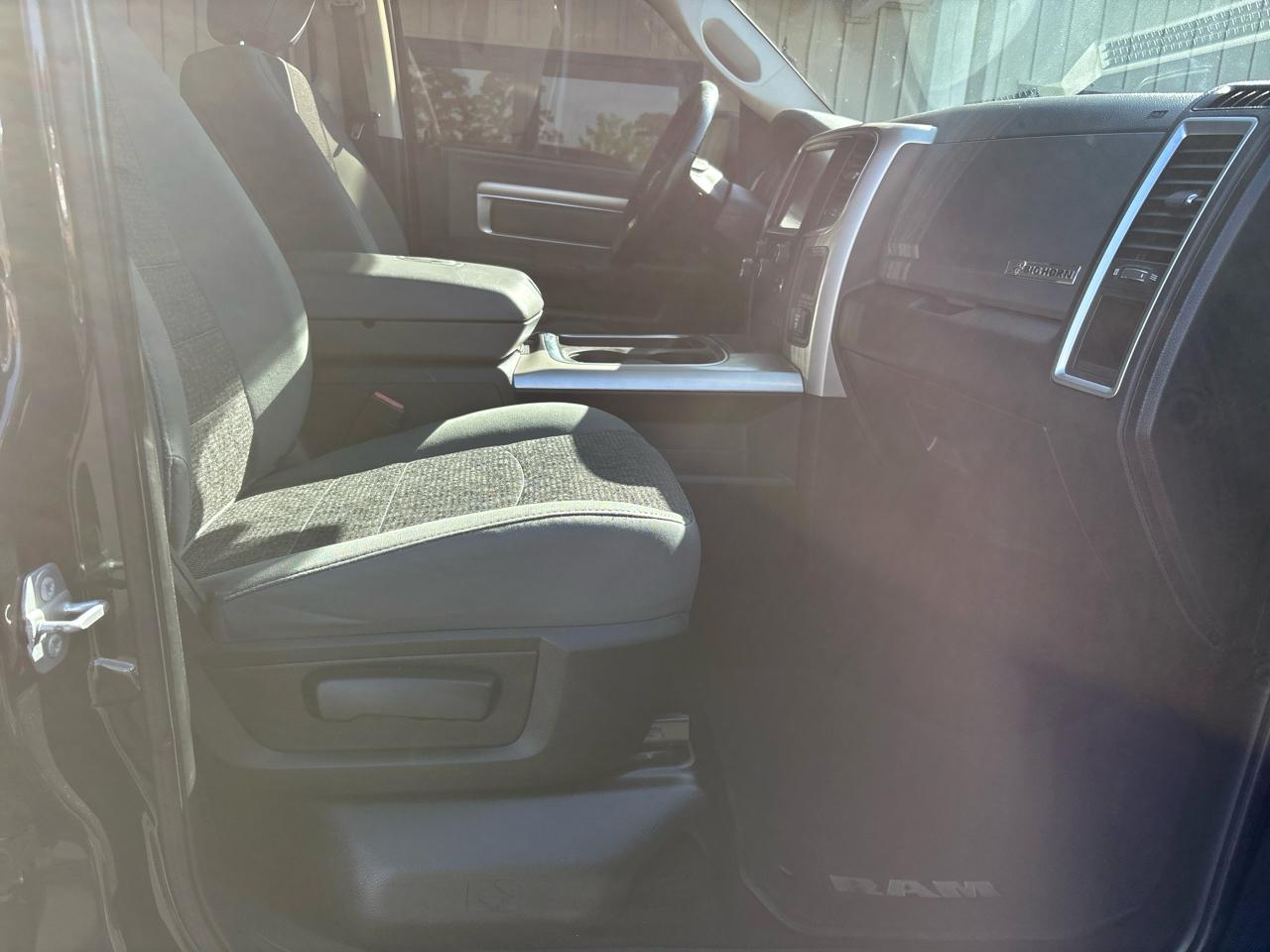 RAM 1500 SLT Crew Cab SWB 4WD 2016