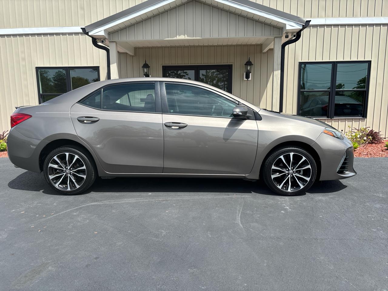 Toyota Corolla L CVT 2017