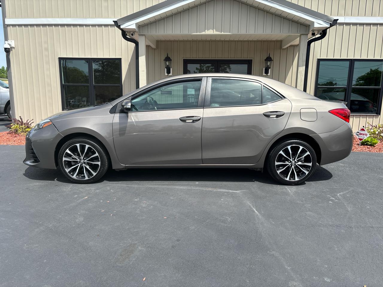 Toyota Corolla L CVT 2017