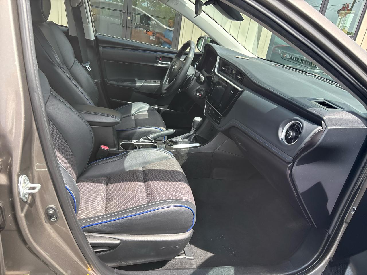 Toyota Corolla SE 4D Sedan at 2017