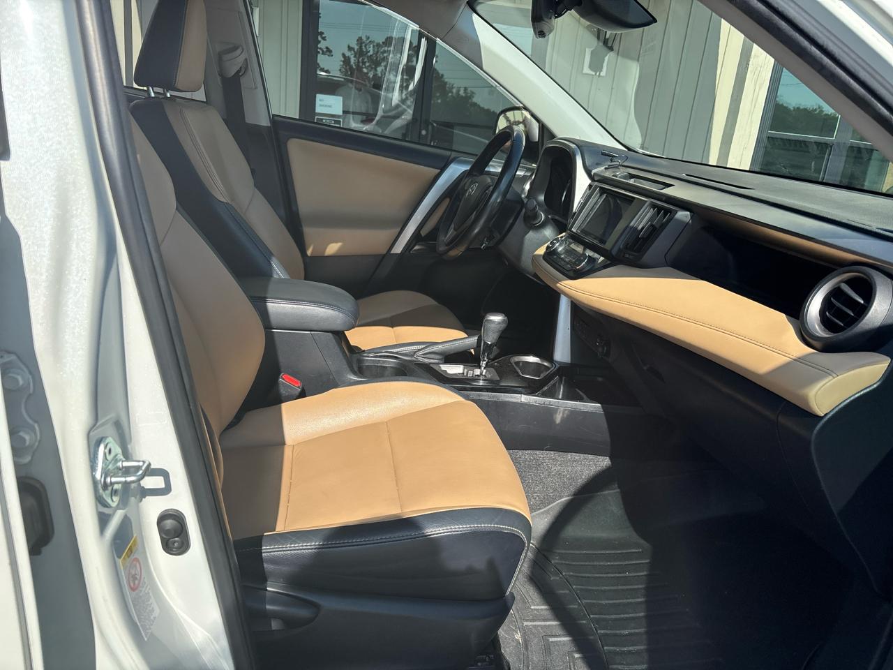 Toyota RAV4 Limited FWD 2017