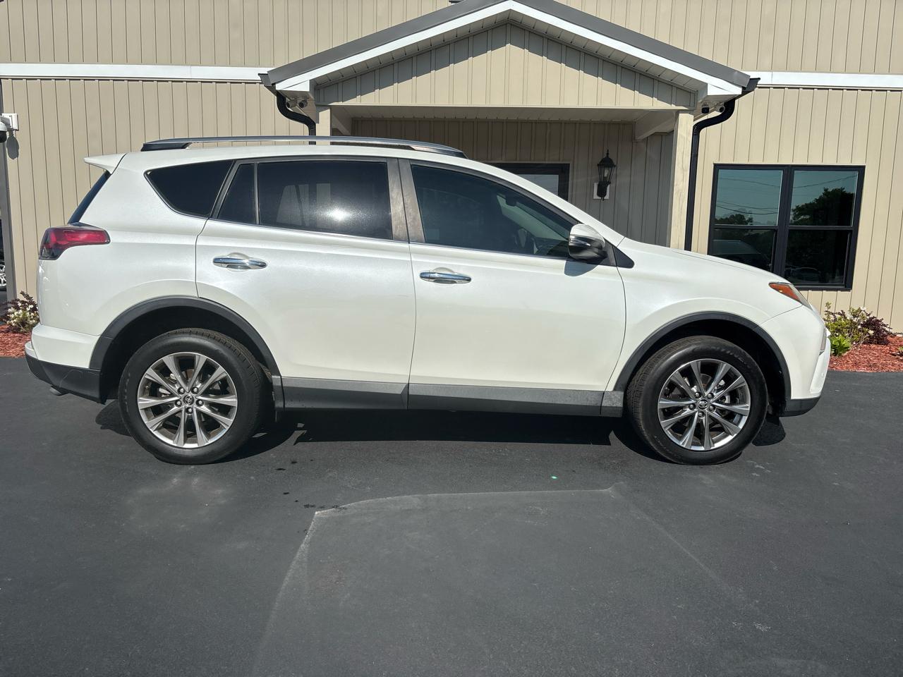 Toyota RAV4 Limited FWD 2017