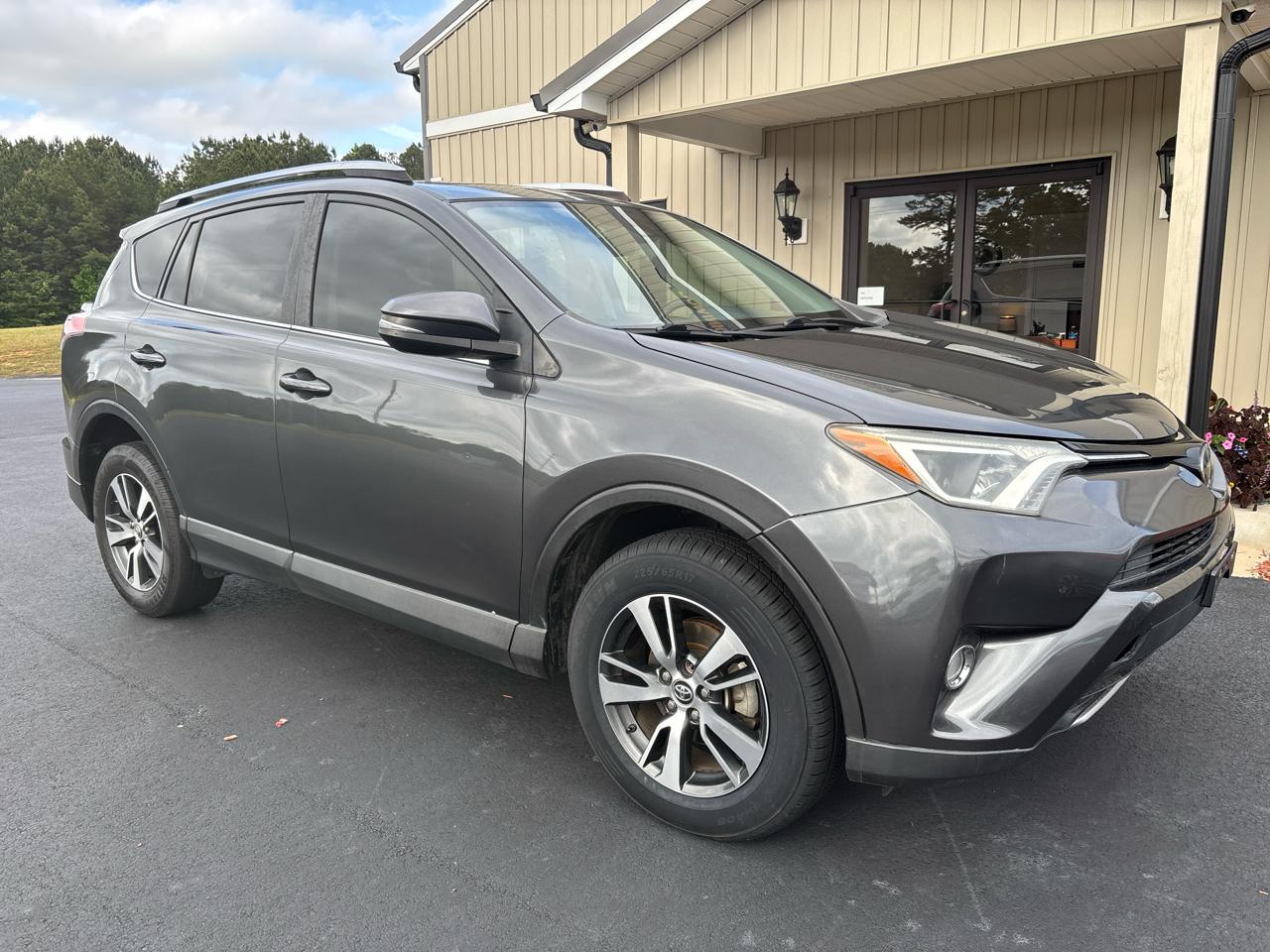 Toyota RAV4 XLE FWD 2018