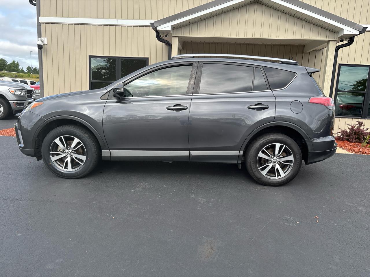 Toyota RAV4 XLE FWD 2018