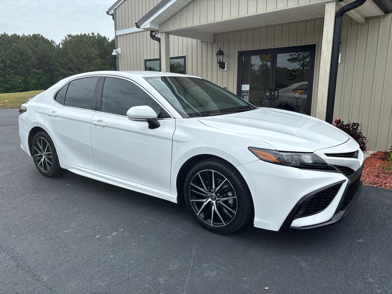 Toyota Camry SE 2022