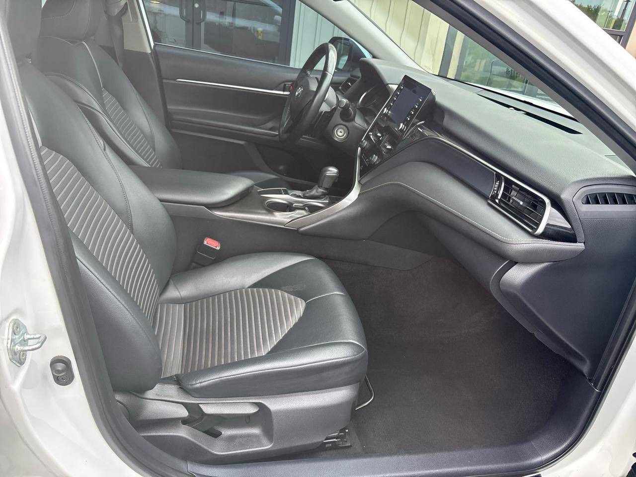 Toyota Camry SE 2022