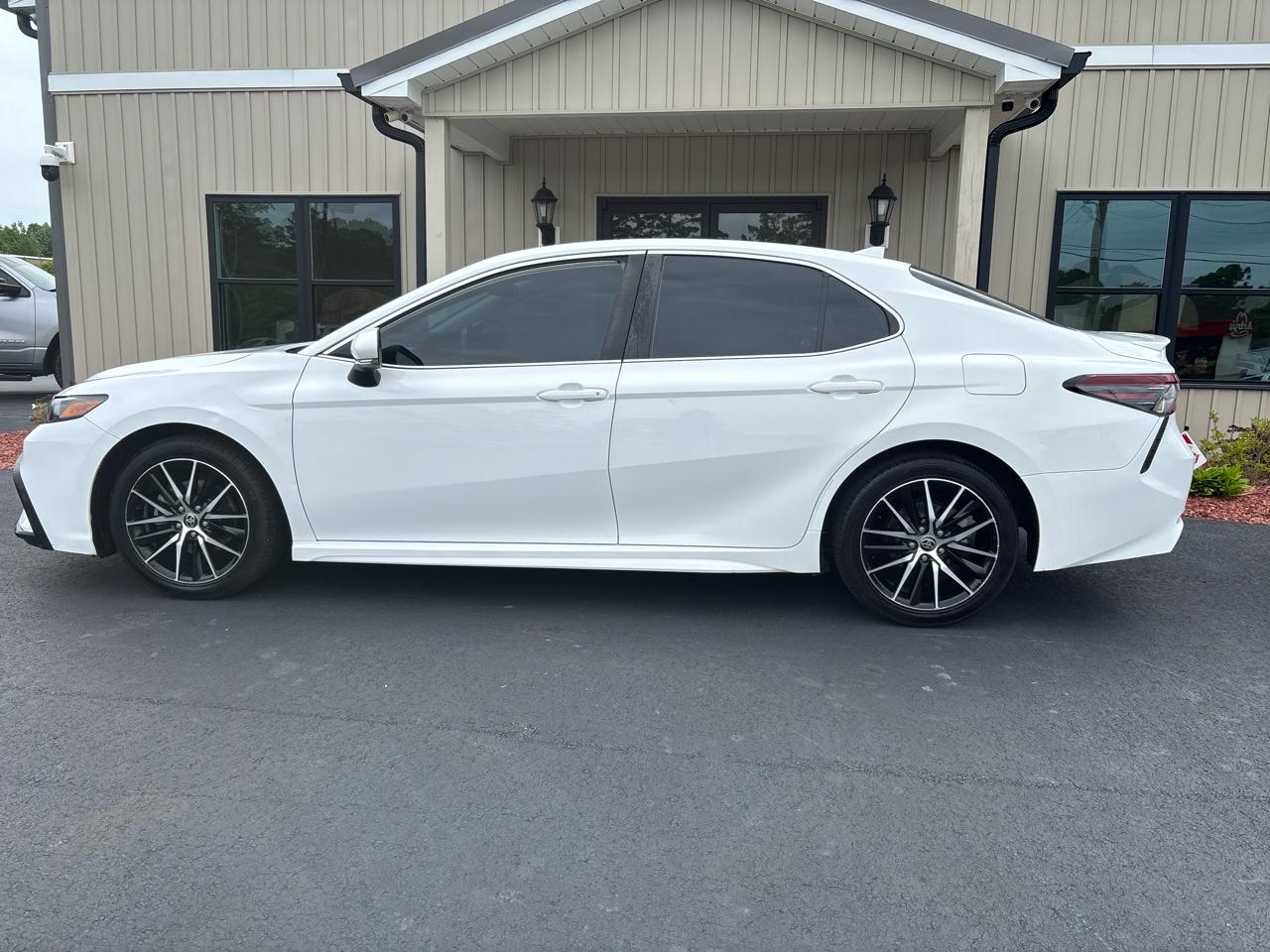 Toyota Camry SE 2022
