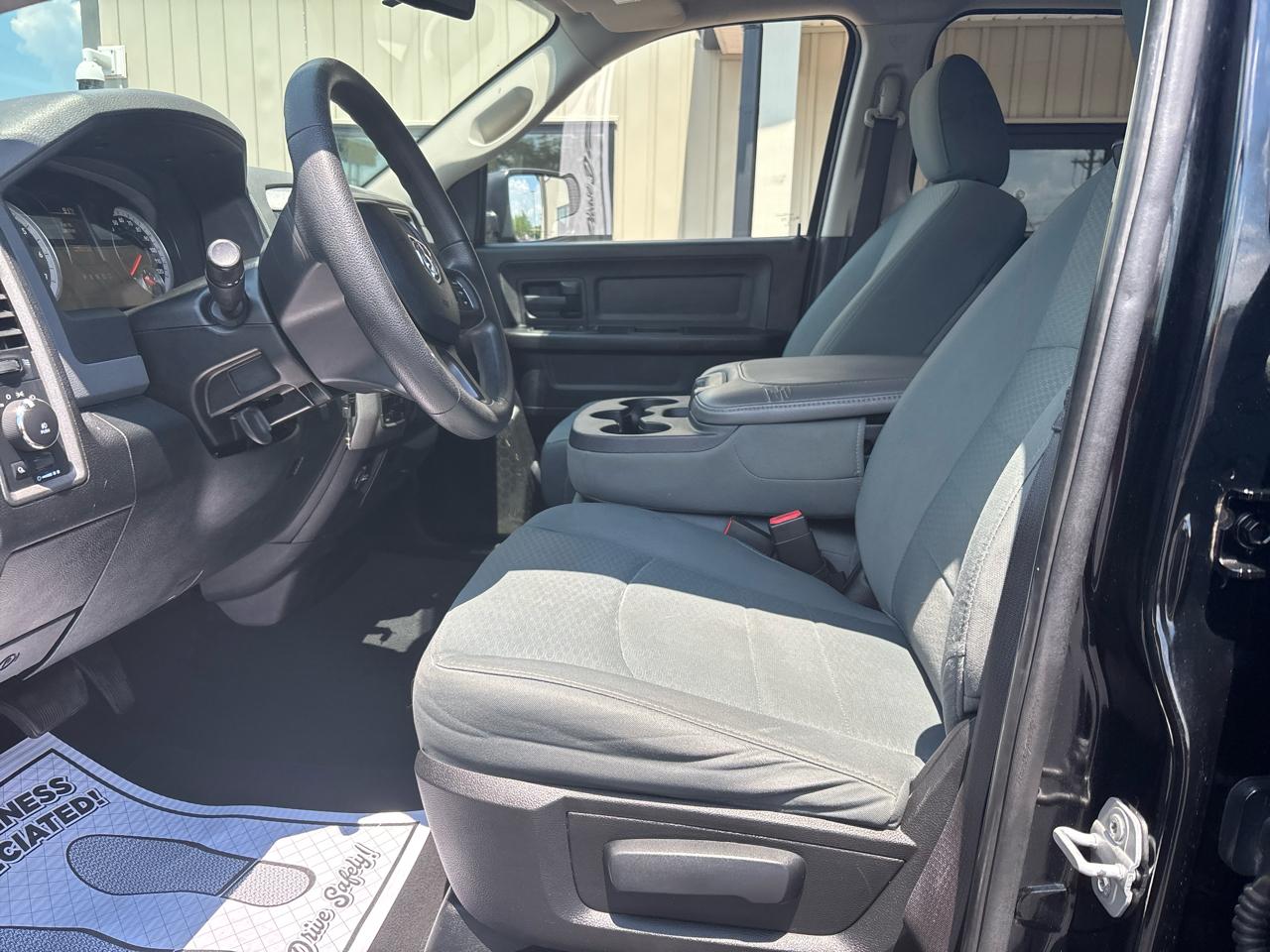 RAM 1500 Tradesman Quad Cab 4WD 2015