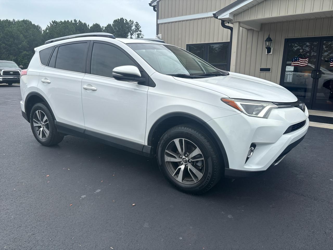 Toyota RAV4 XLE FWD 2017