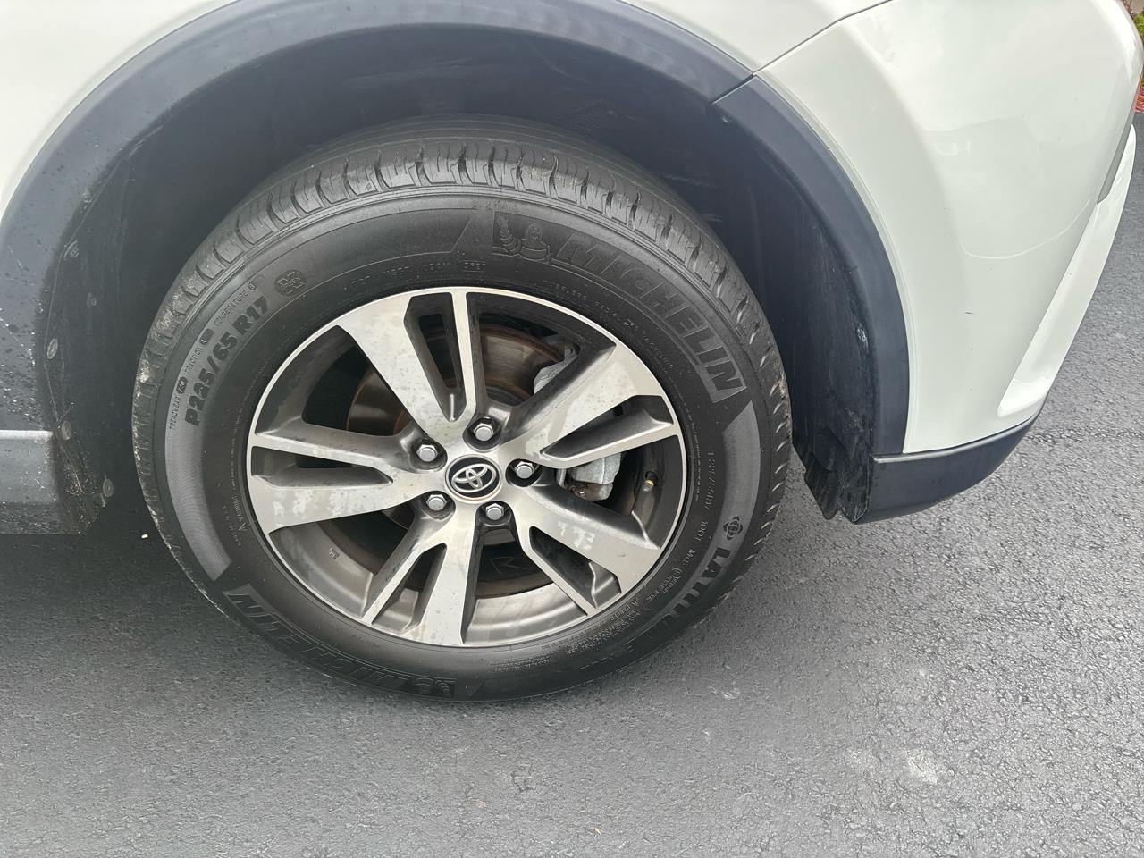 Toyota RAV4 XLE FWD 2017