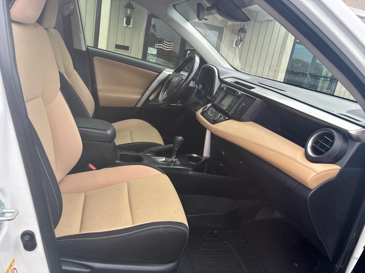Toyota RAV4 XLE FWD 2017