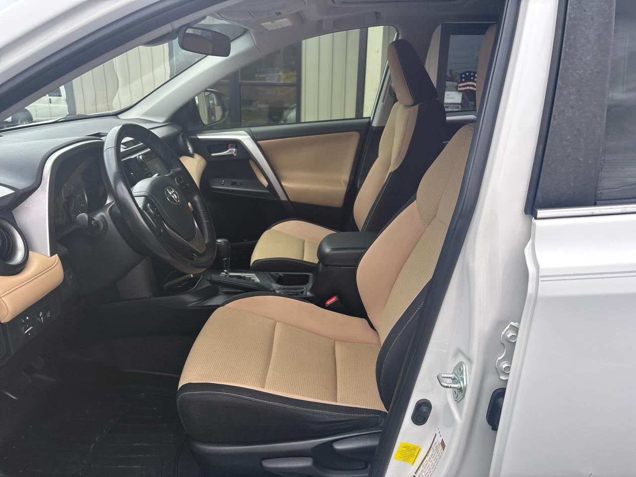 Toyota RAV4 XLE FWD 2017