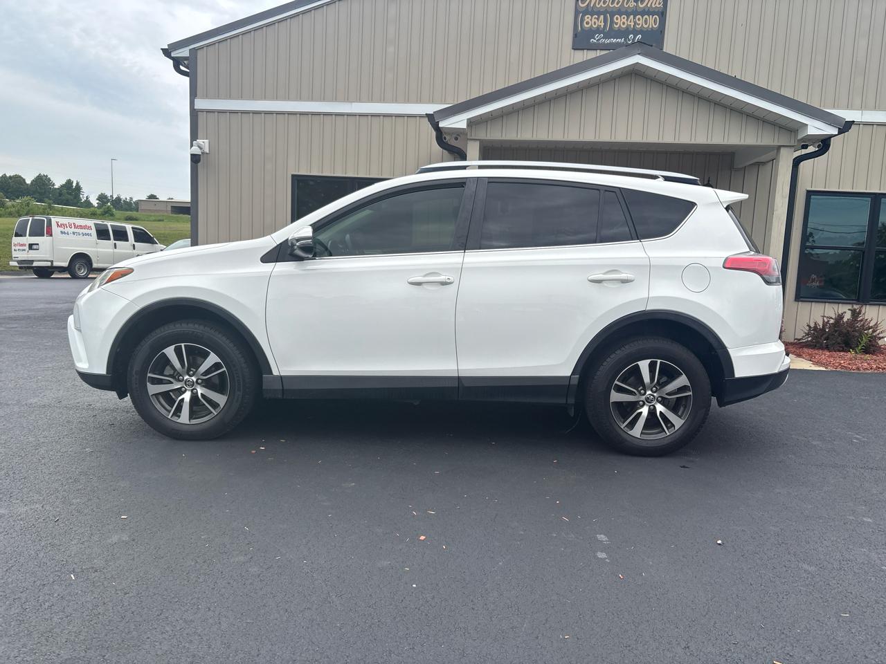 Toyota RAV4 XLE FWD 2017