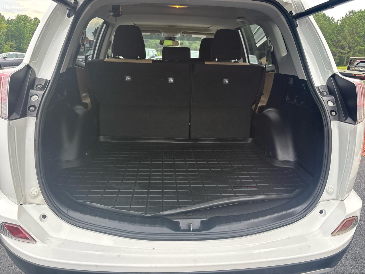 Toyota RAV4 XLE FWD 2017