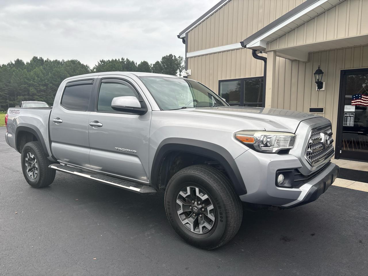 Toyota Tacoma TRD Off Road Double Cab 5' Bed V6 4x2 AT (Natl) 2017