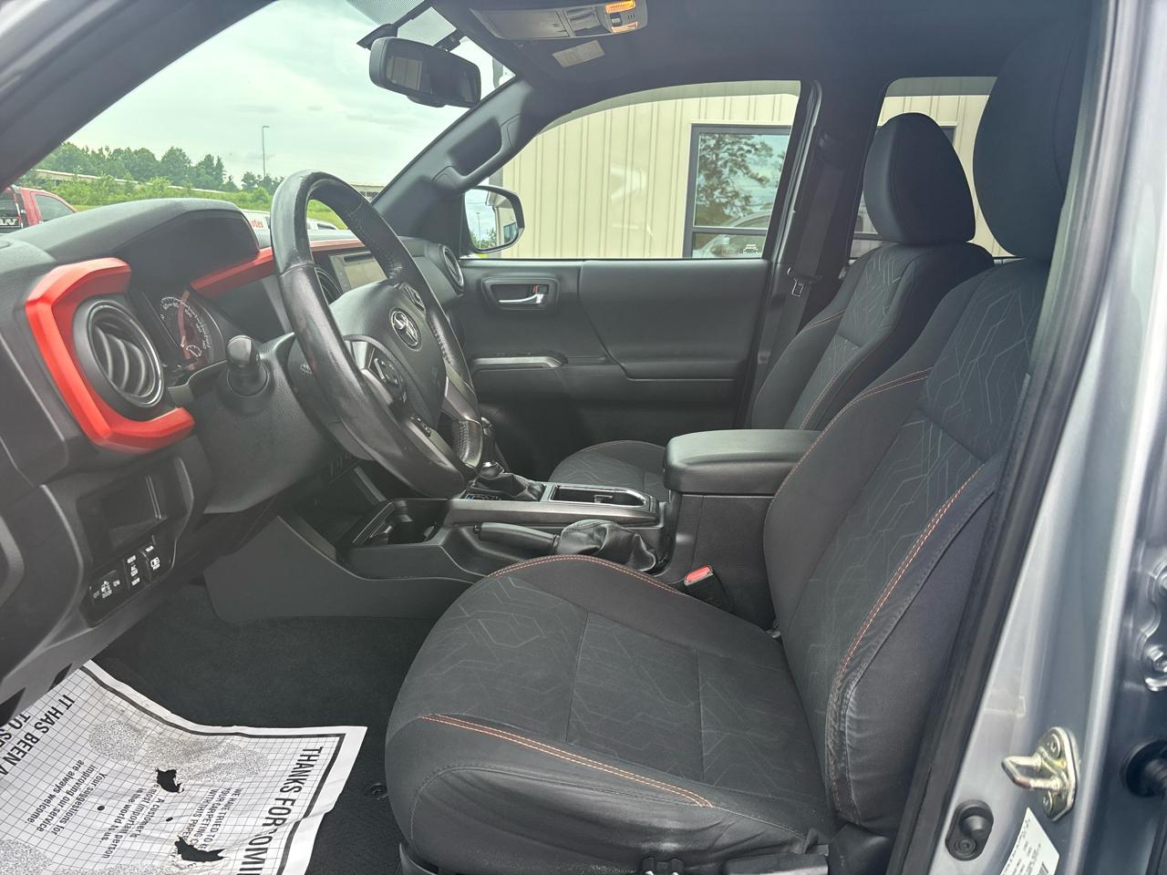 Toyota Tacoma TRD Off Road Double Cab 5' Bed V6 4x2 AT (Natl) 2017