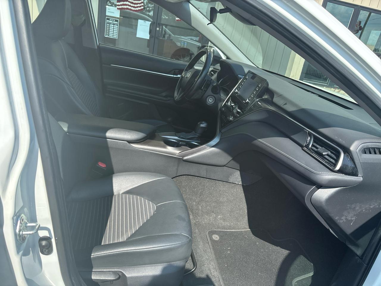 Toyota Camry SE 2021