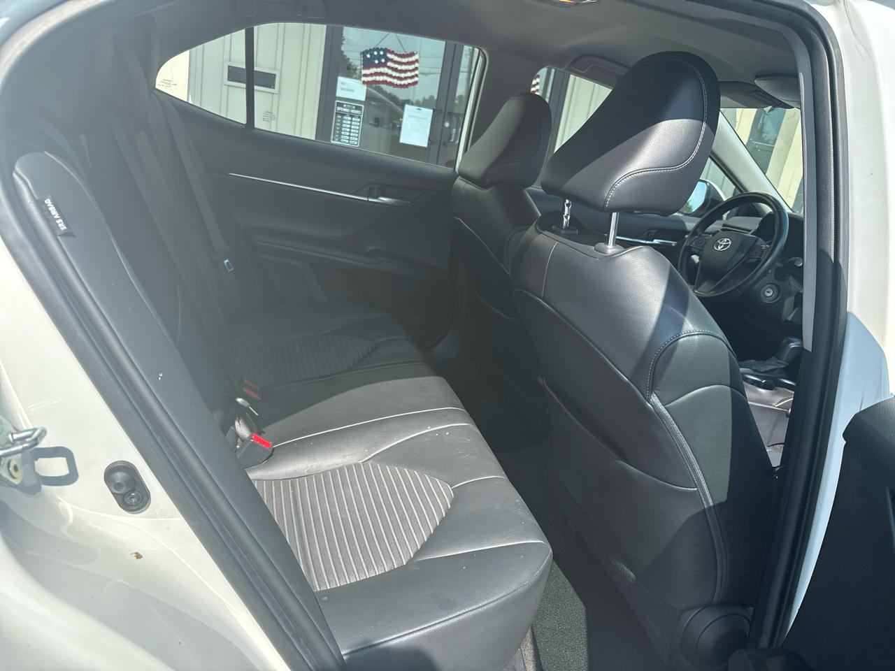 Toyota Camry SE 2021