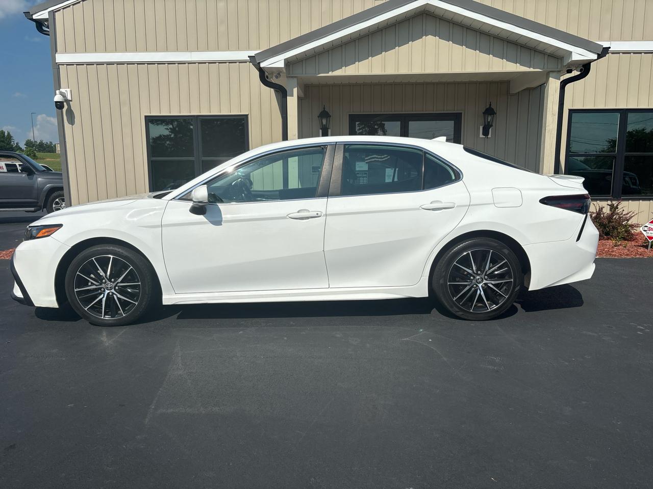 Toyota Camry SE 2021