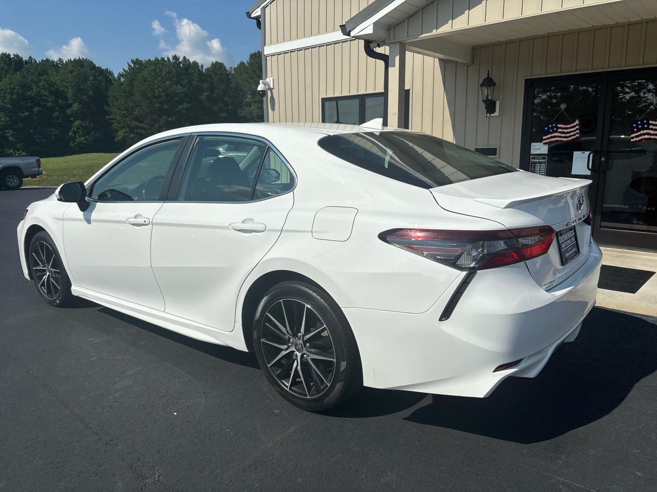 Toyota Camry SE 2021