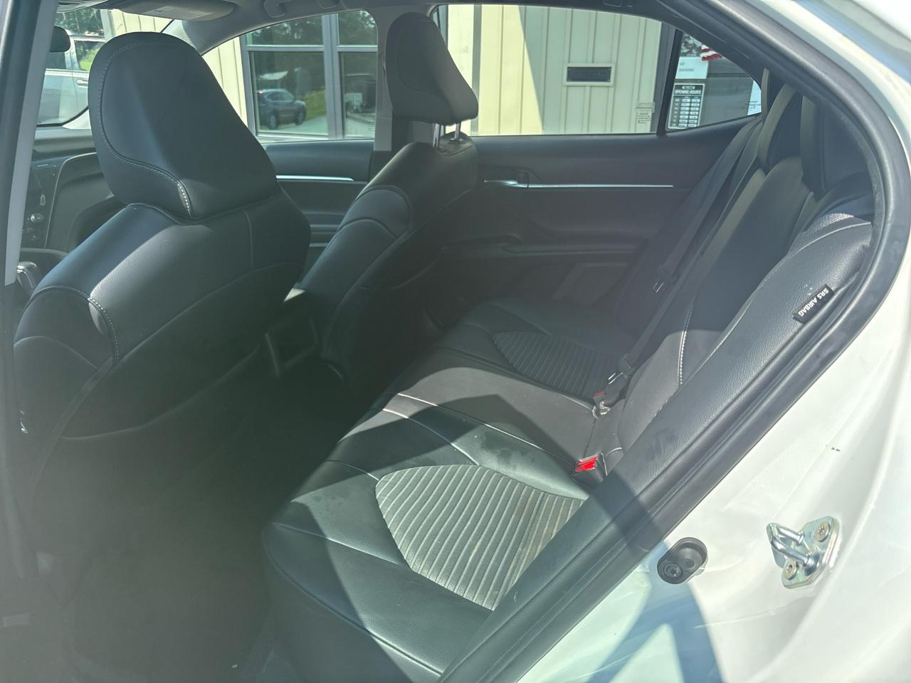 Toyota Camry SE 2021